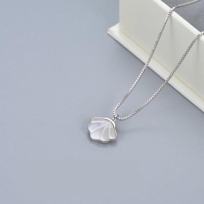 Scalloped Natural Mother-of-pearl Silver Necklace